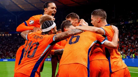 [激情足球夜]国足亮相，球迷热情高涨